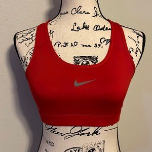 Nike sports top Medium dri-fit